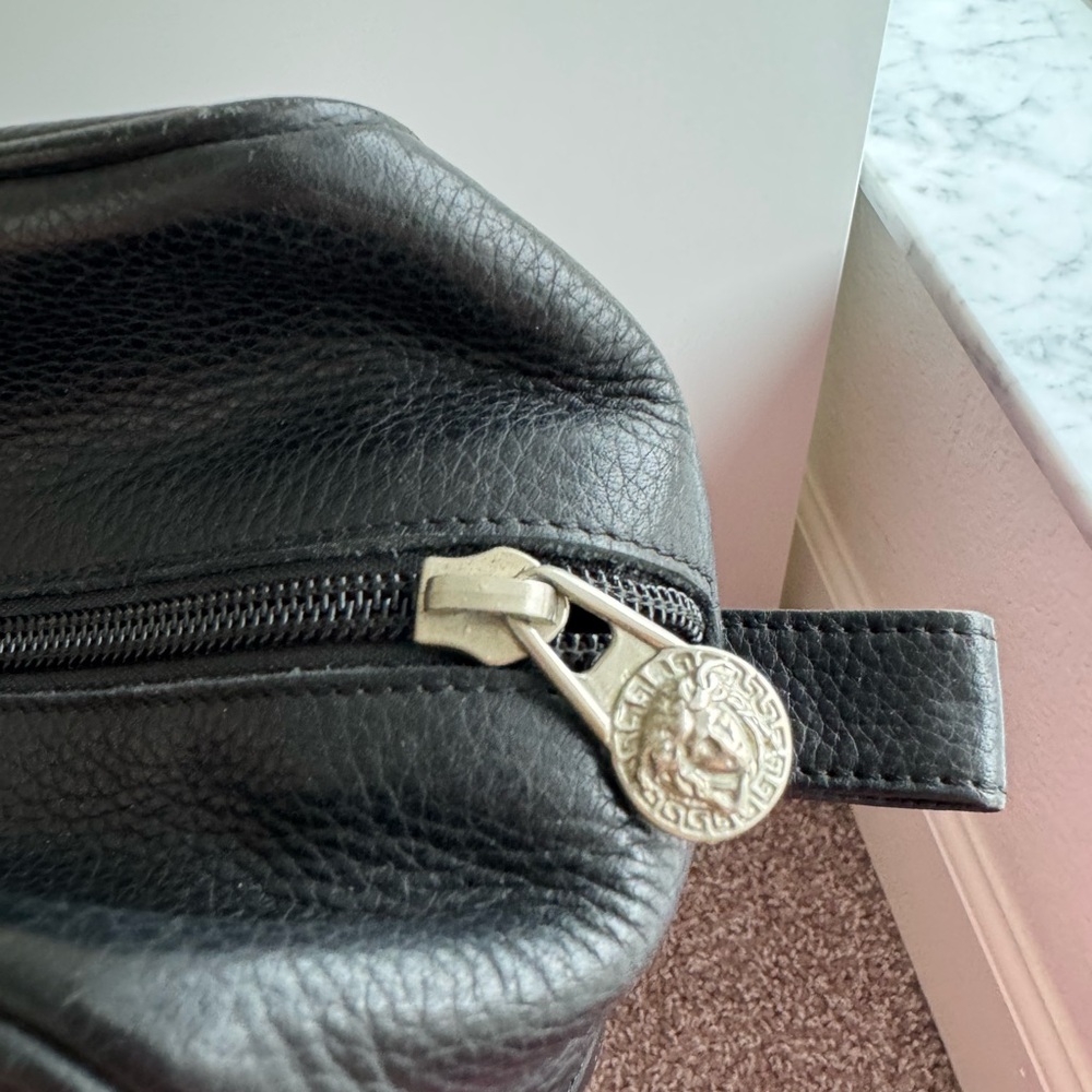 Vintage Gianni Versace Black Leather Medusa Toiletry Bag Made in Italy - Picture 4 of 9